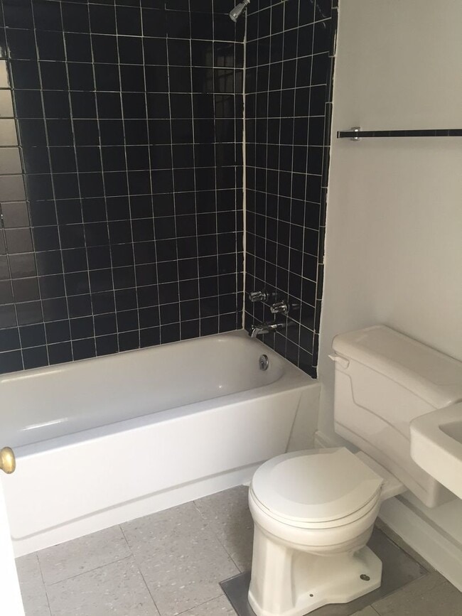 Interior Photo - 3400 Ormond Ave