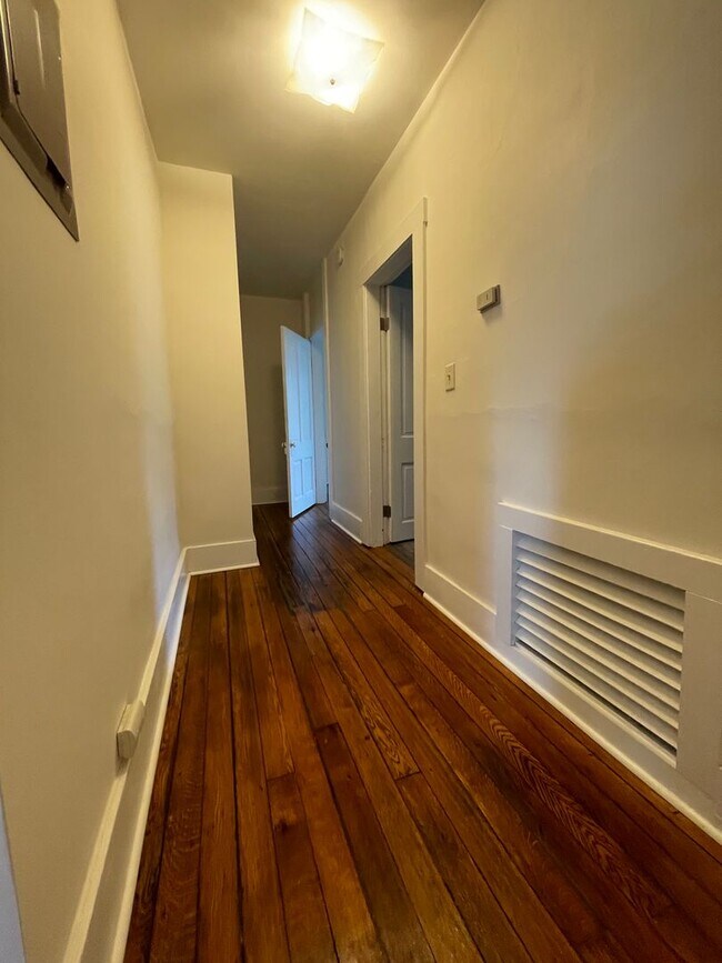 Primary Photo - 2 Bedroom Apartment on the Northside