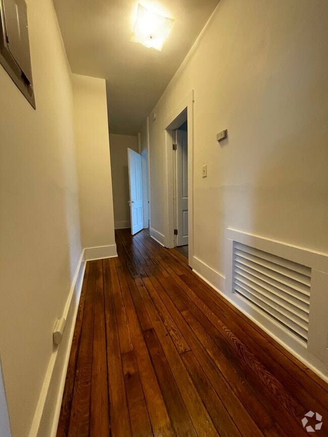 Building Photo - 2 Bedroom Apartment on the Northside