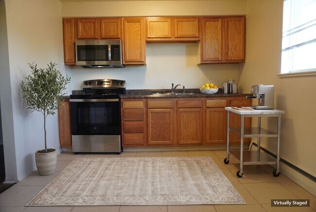 Building Photo - $500 OFF 1ST MONTH! $1,795/MO (GAS, WATER, SEWER & TRASH INCLUDED)