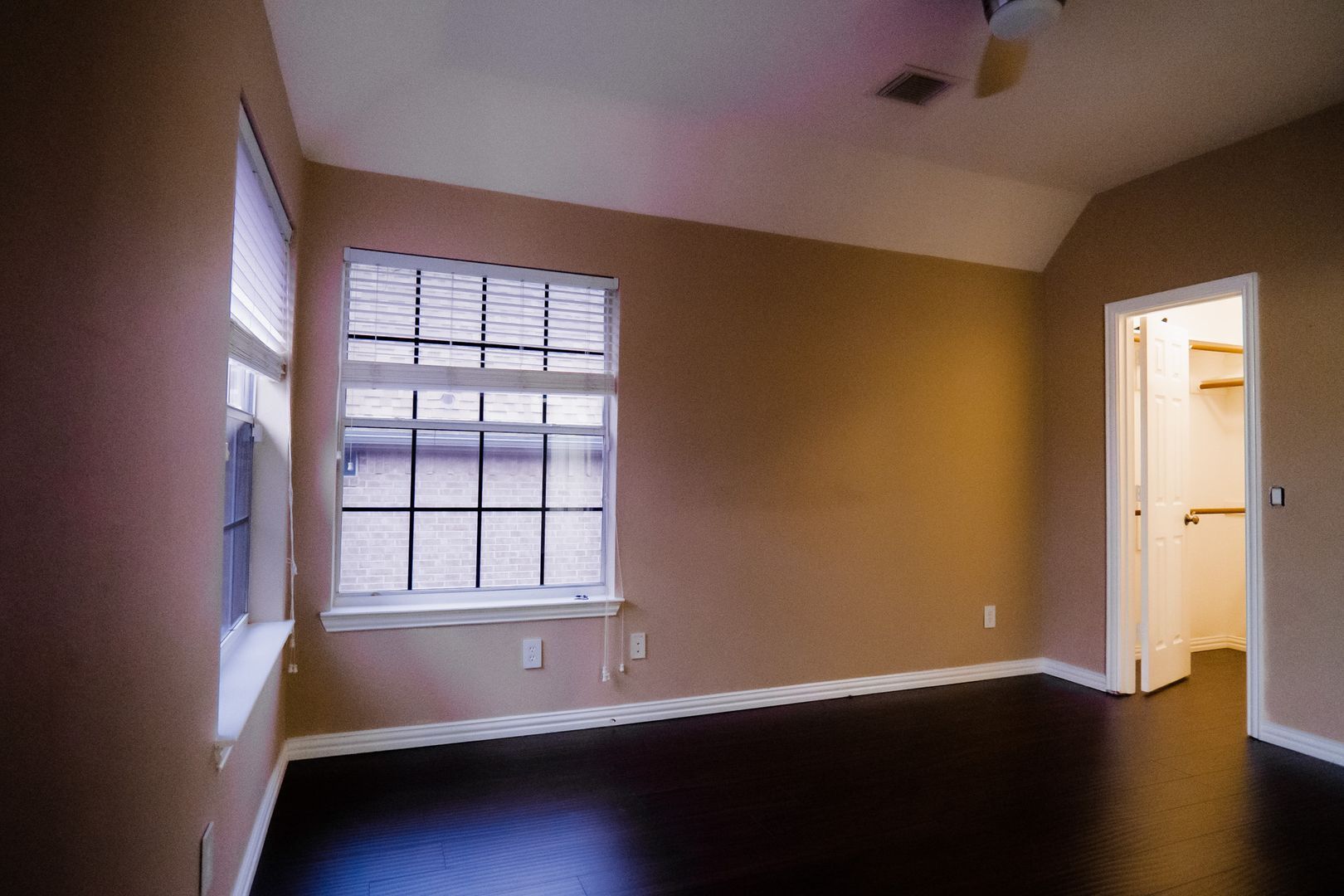 Building Photo - 3404 Wimbledon Dr