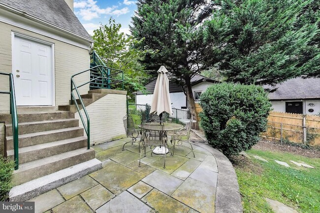 Building Photo - 9326 W Parkhill Dr