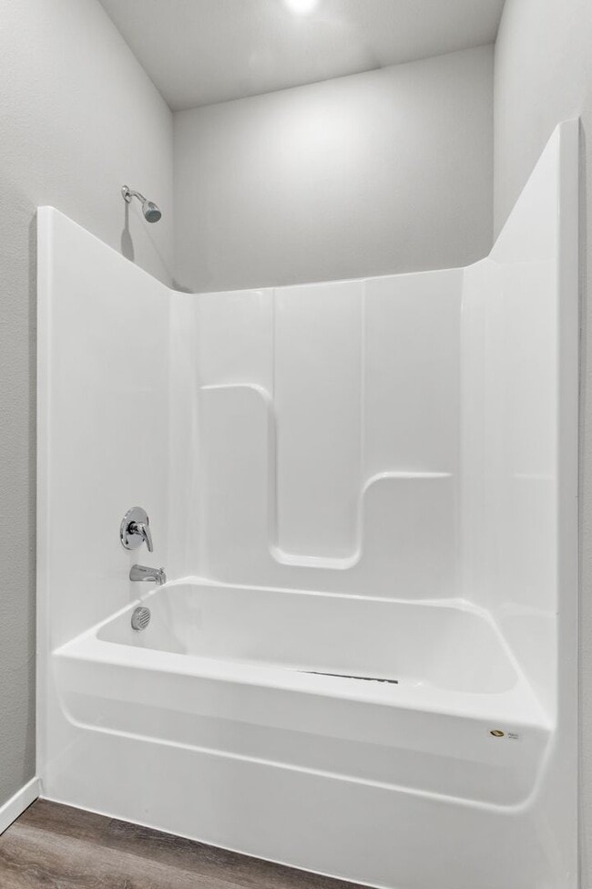 Building Photo - Spacious Home in Fayetteville!