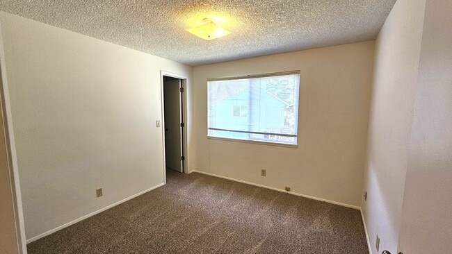 Building Photo - 1602 SE 145th Ct