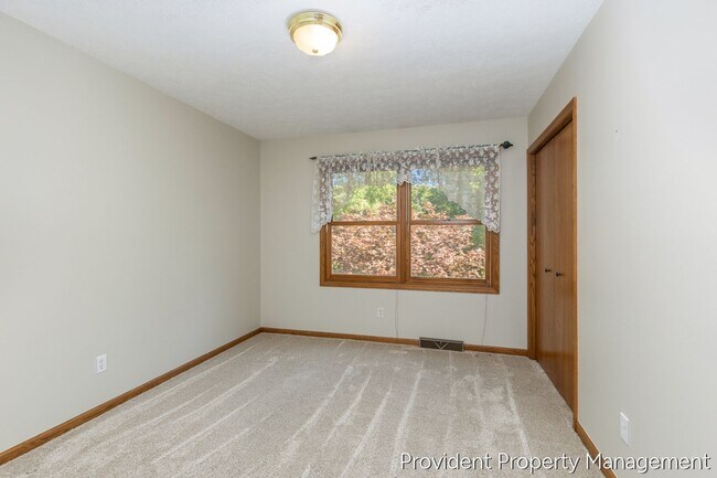 Building Photo - Spacious 4 Bedroom / 2.5 Bath Home with Byron Center Schools