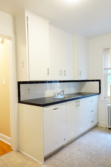 Building Photo - 8210 Greenwood Ave