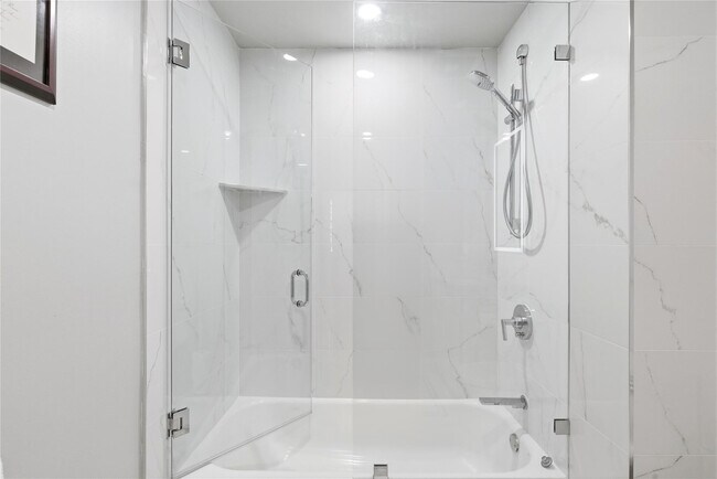 Building Photo - 511 SE 5 Ave