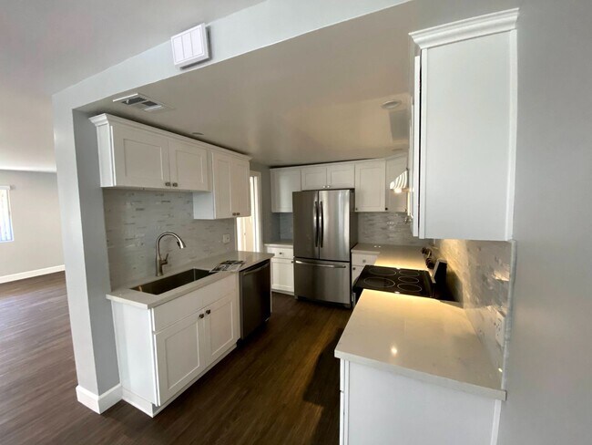 Building Photo - Coming Soon: Stylish 2-Bed Apartment with Underground Parking