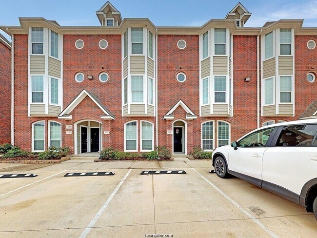 Building Photo - Lakeridge #706