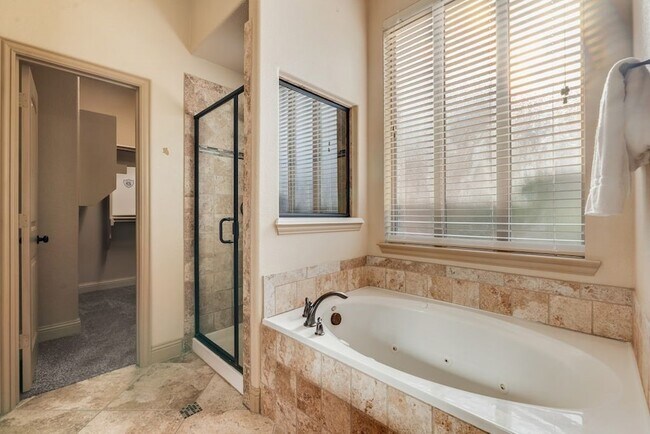 Building Photo - 929 Lake Meadow Ln
