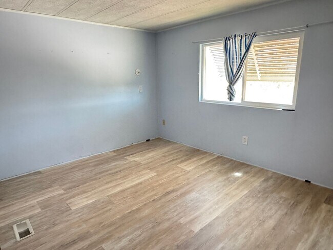 Building Photo - 3 Bedroom, 2 Bathroom Home in Tijeras, NM