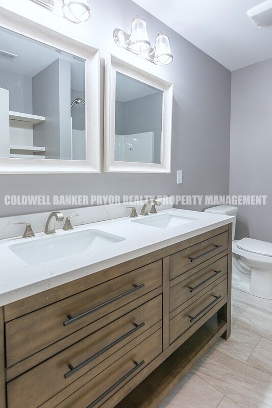 Building Photo - 9618 Shooting Star Cir