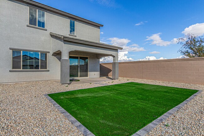 Building Photo - 713 W Longwood Dr