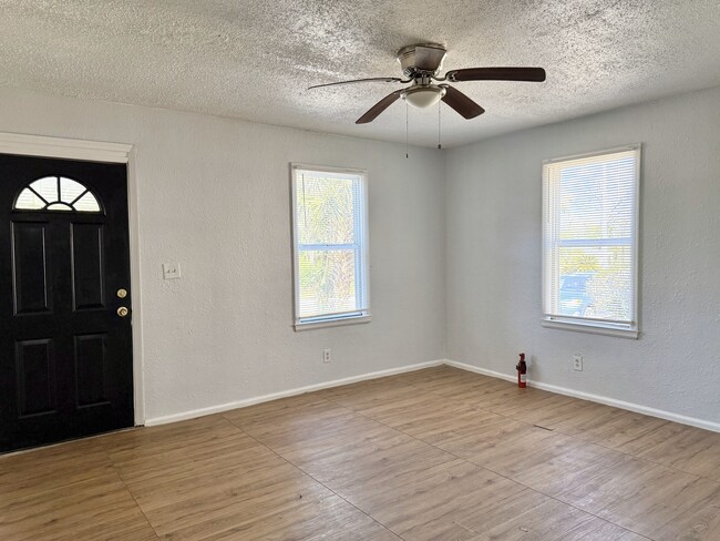Building Photo - 1138 Saratoga Blvd