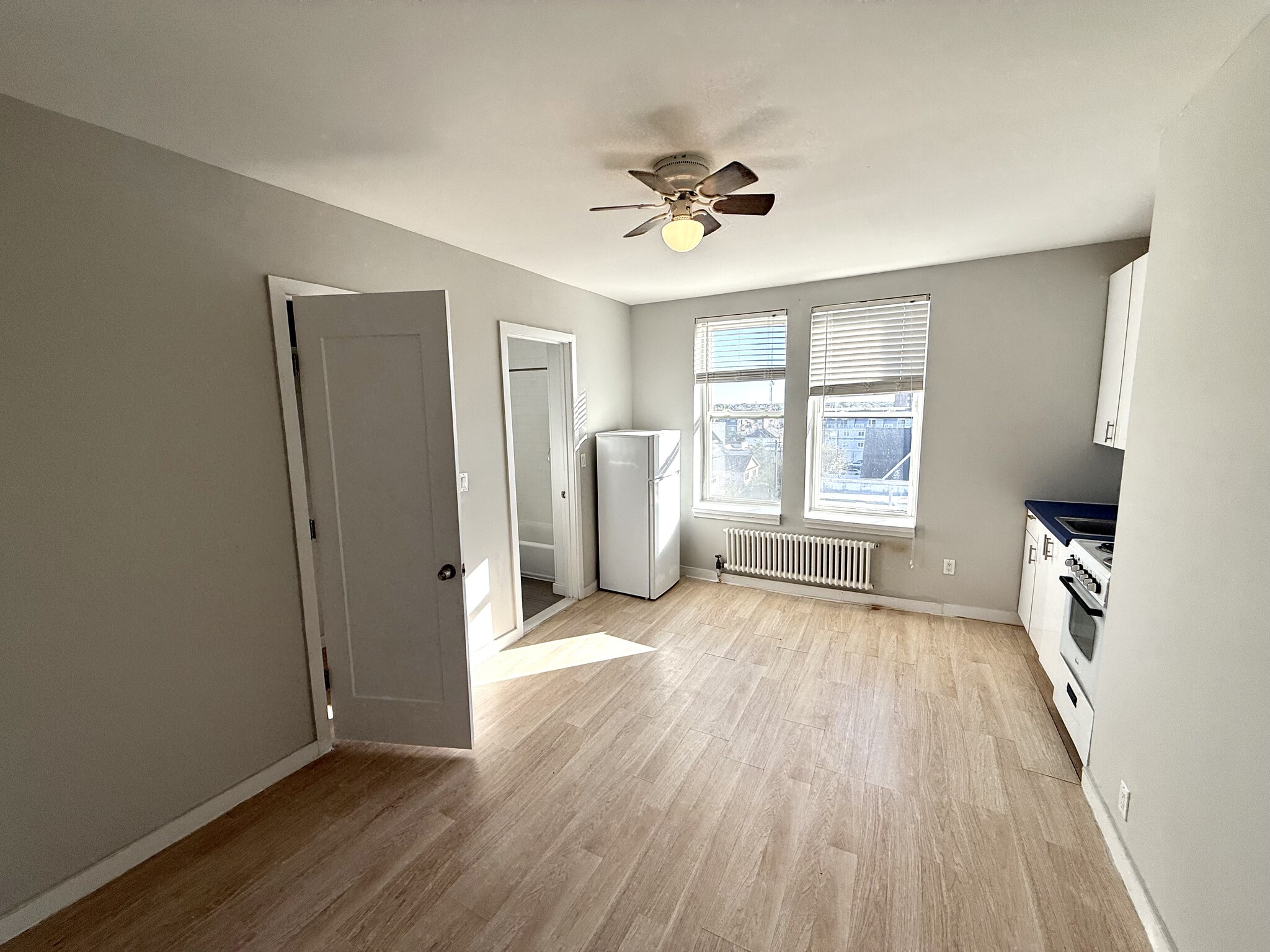 Building Photo - 241 E Broadway