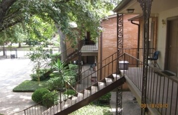 Building Photo - Shadow Oaks / Kimberly Oaks