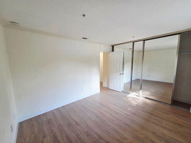 Building Photo - Large 2 Bedroom, 2 Bath Condo in San Ramon