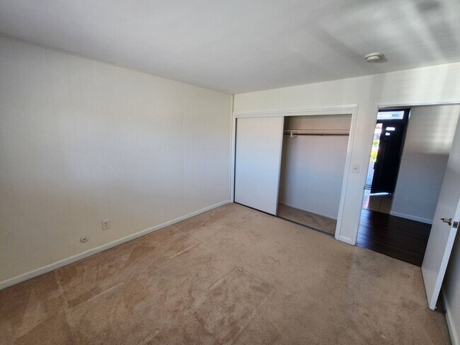 Building Photo - 4 Bedroom Single Story House in University City