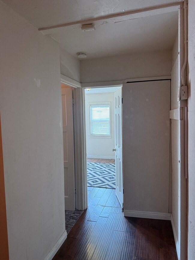 Building Photo - 241 N Ave 49