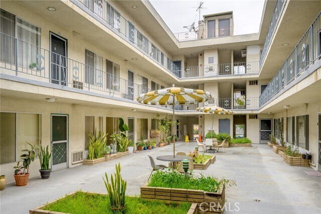 Building Photo - 1422 N Curson Ave