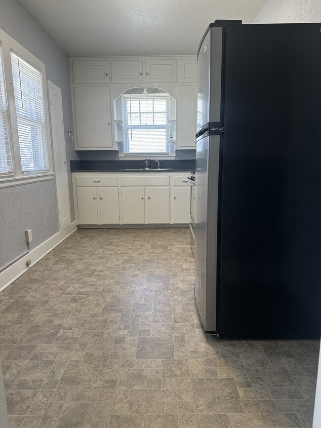 Building Photo - 225 W 1st St