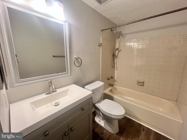 Building Photo - 532 Riggs Ct