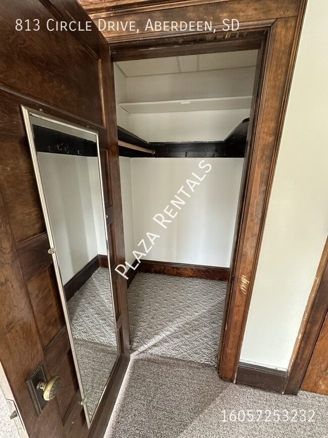 Building Photo - 19 7th Ave SE