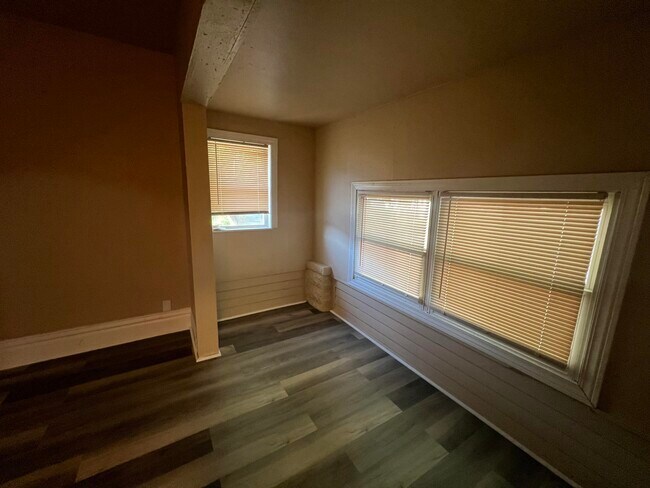 Building Photo - 2555 N 16th St