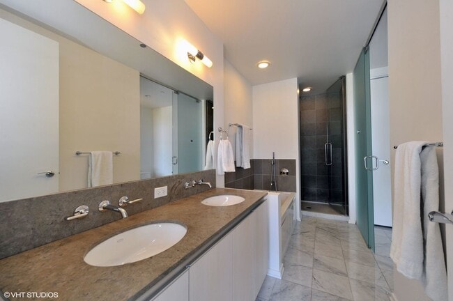 Building Photo - 600 N Fairbanks Ct