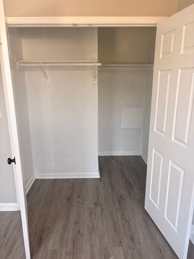 Building Photo - Charming Baltimore Rowhome Near Johns Hopkins – Bright & Move-In Ready