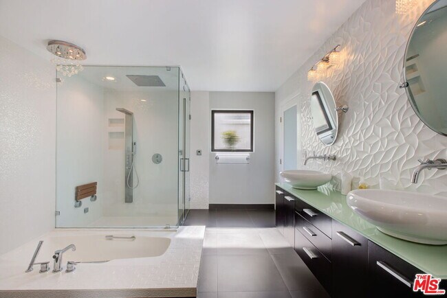 Building Photo - 3223 Tareco Dr