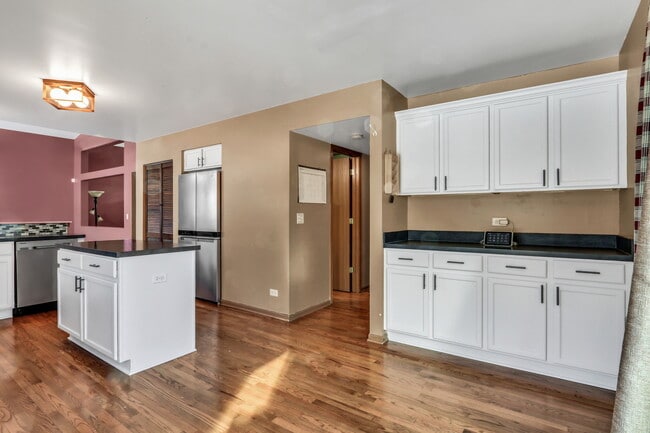 Building Photo - 1223 S Elder Ln