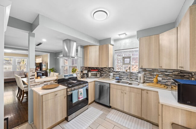 Building Photo - 4136 Park Ave