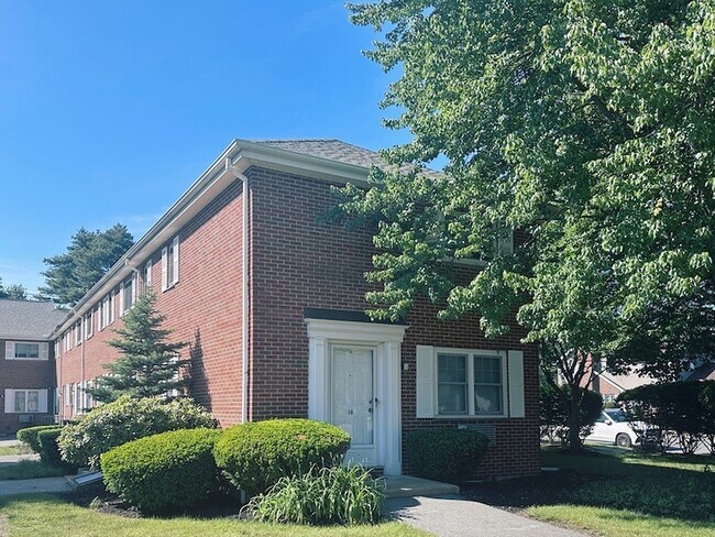 Building Photo - 14 Emerson Gardens Rd