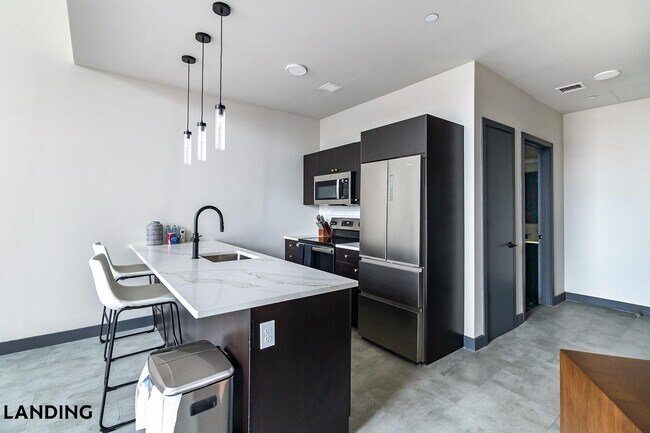 Building Photo - 55 Elm St