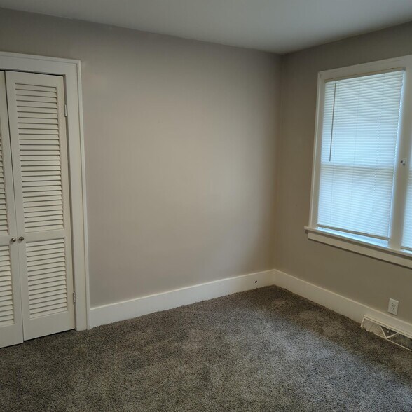 Building Photo - 2310 19th St SW