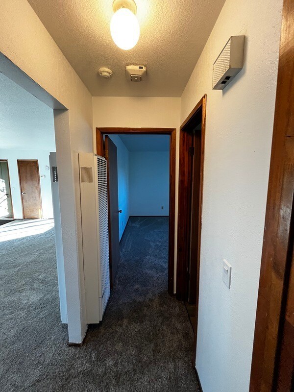 Building Photo - 618 Center St