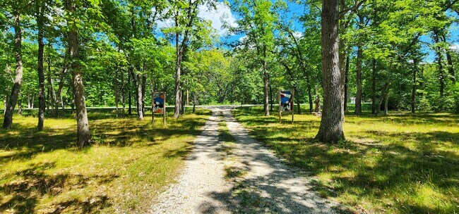 Building Photo - 226 N High Bridge Rd