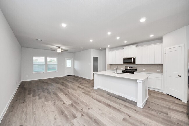 Building Photo - 32939 Silver Mdw Wy