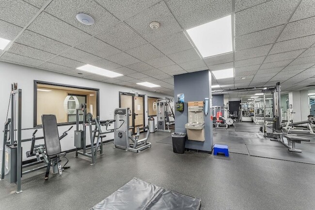 Building Photo - 2110 Harmon Cove Tower