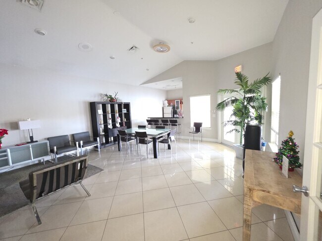 Building Photo - 12730 Vista Isles Dr