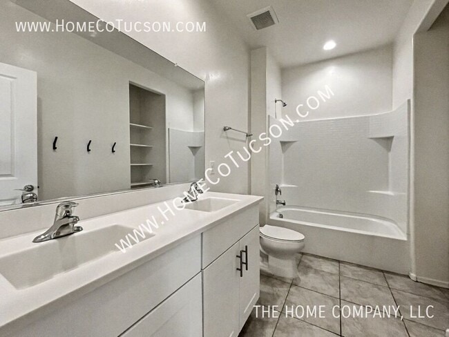 Building Photo - 7140 S Via Gaucho Viejo