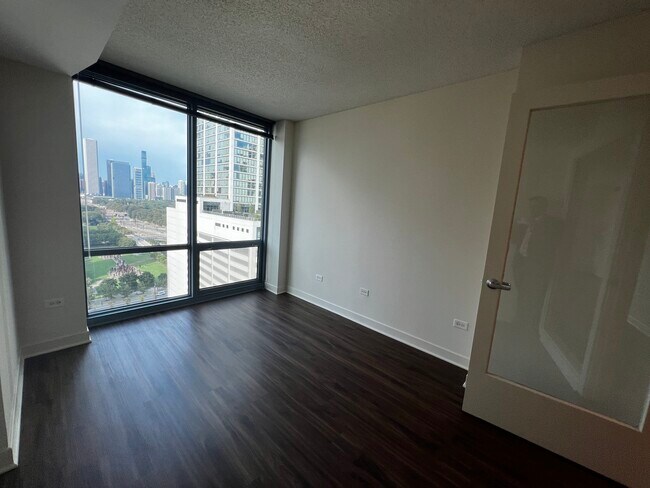 Building Photo - 1250 S Michigan Ave