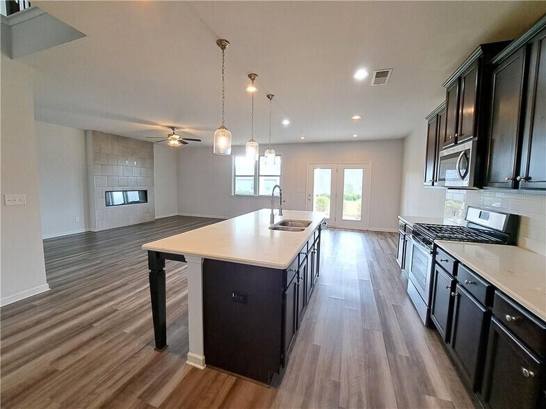 Building Photo - 3329 Long Creek Dr