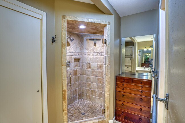 Building Photo - 1406 Broken Hills Dr