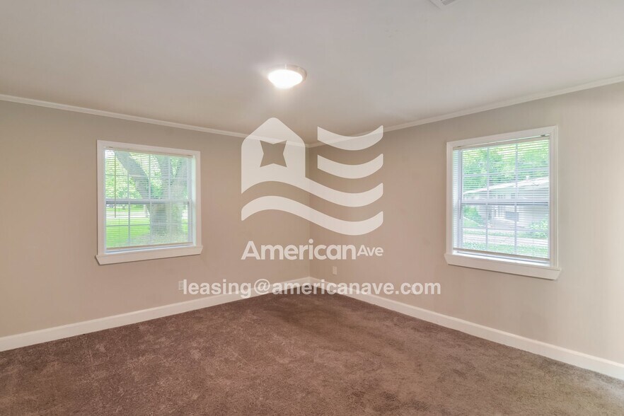 Building Photo - 2716 Colonial Dr