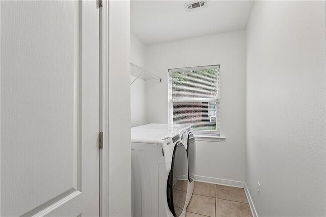 Building Photo - 59445 Spring Dr