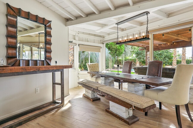 Building Photo - 261 Cordoba Way