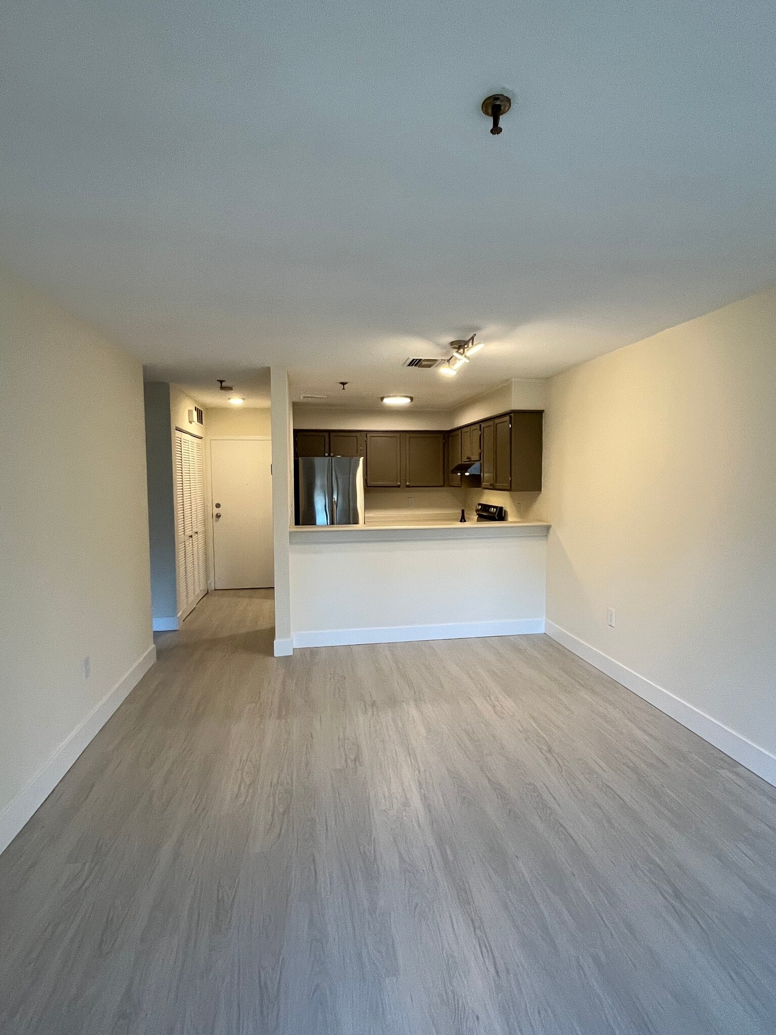 family room - 1204 Whitney Ave