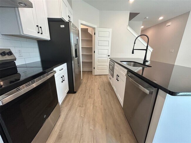Building Photo - 7601 Bow Ct